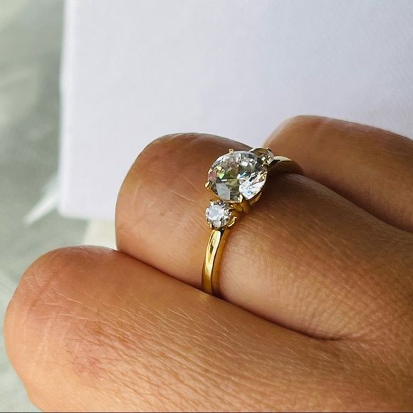 Yellow Gold Three Stone Promise RING 7 - Picture 5 of 6